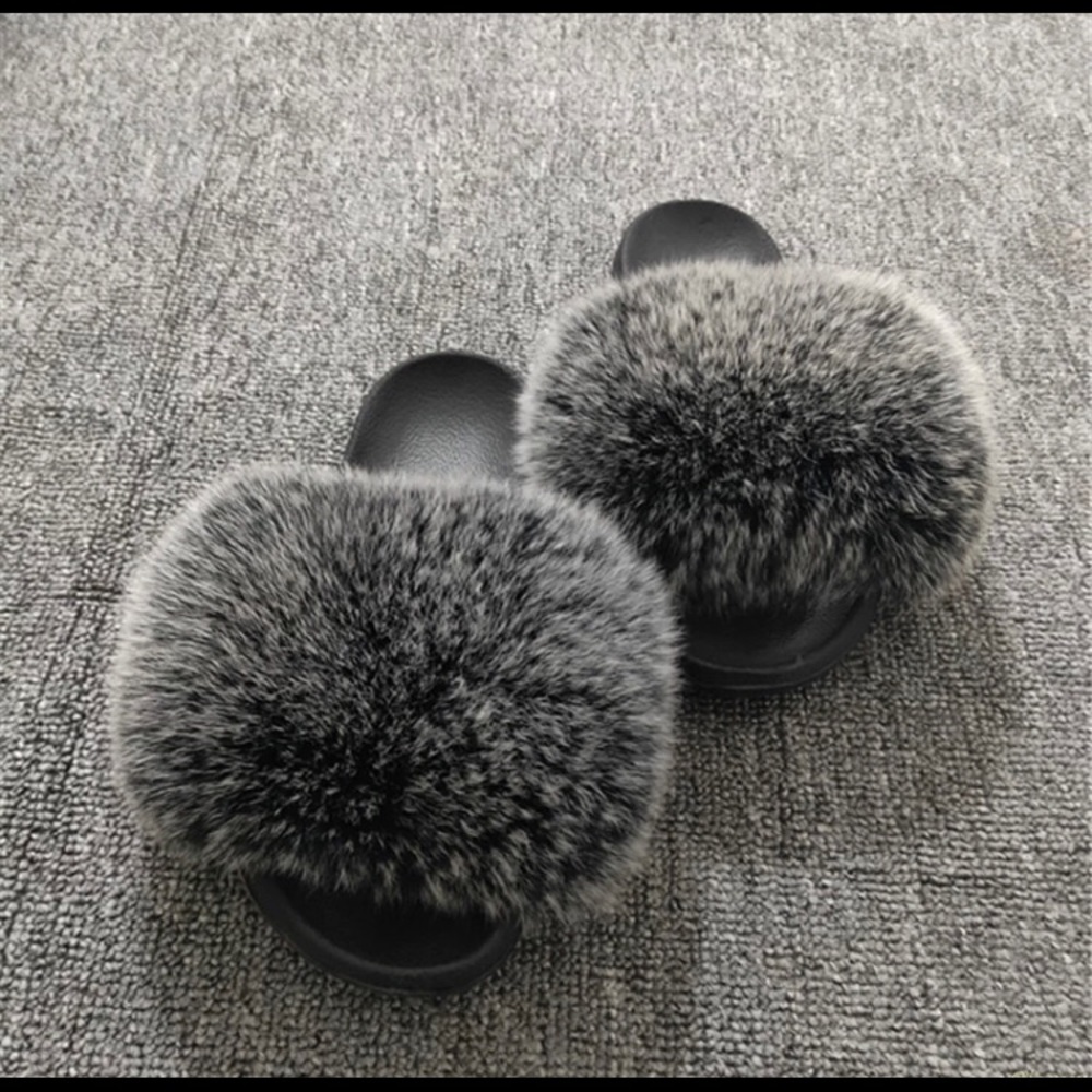 Fur slippers